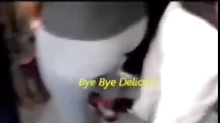 ສະນັ້ນແຟນ brunette pretty ເຮັດໃຫ້ hell ຂອງ blowjob ໃນເວລາທີ່ພໍ່ແມ່ອອກ