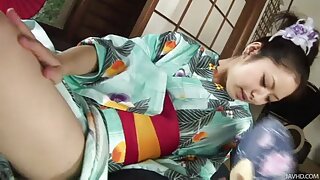 Brunette ແມ່ນ Cumshot ໃນລົດ
