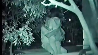 Slut ເອົາກົ້ນຂອງນາງແລະ cunt ເຈາະຂຶ້ນ